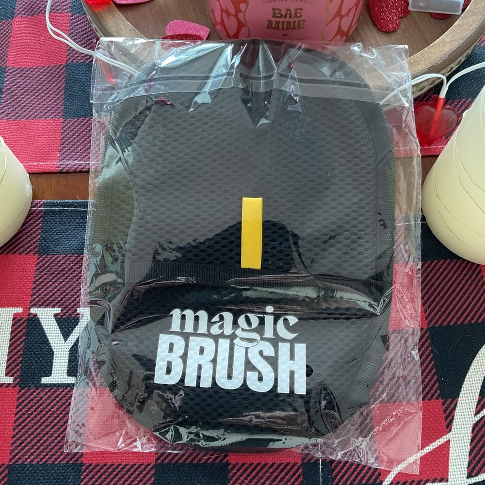 Magic Brush Black and Yellow Bag Easy Pet Hair Removal NWT $8